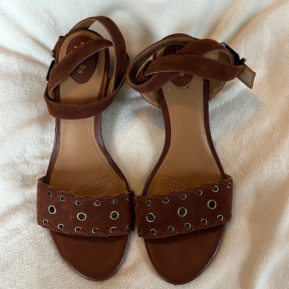 Clarks Shoes - NWOT Clarks Artisan Women's Ralene Sheen Brown Buckle Ankle Strap Block Heels